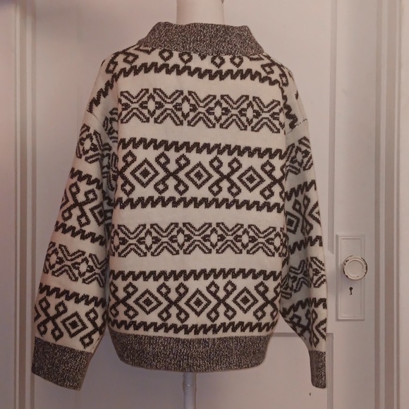 NWT Cheers sweater - Picture 2 of 3
